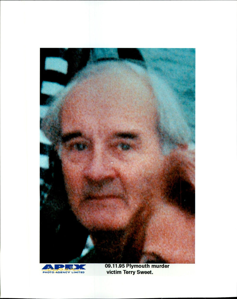 1995 PLYMOUTH MURDER VICTIM TERRY SWEET WAS FOUND DEAD HIS HOME SHOT - Vintage Photograph