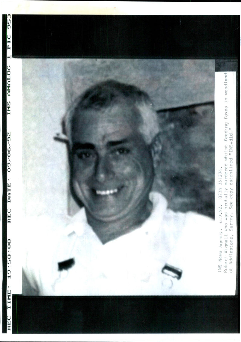 1992 ROBERT WIQNALL WHO WAS BRUTALLY MURDERED WHILST FEEDING FOXES WIFE PUBLISHED - Vintage Photograph