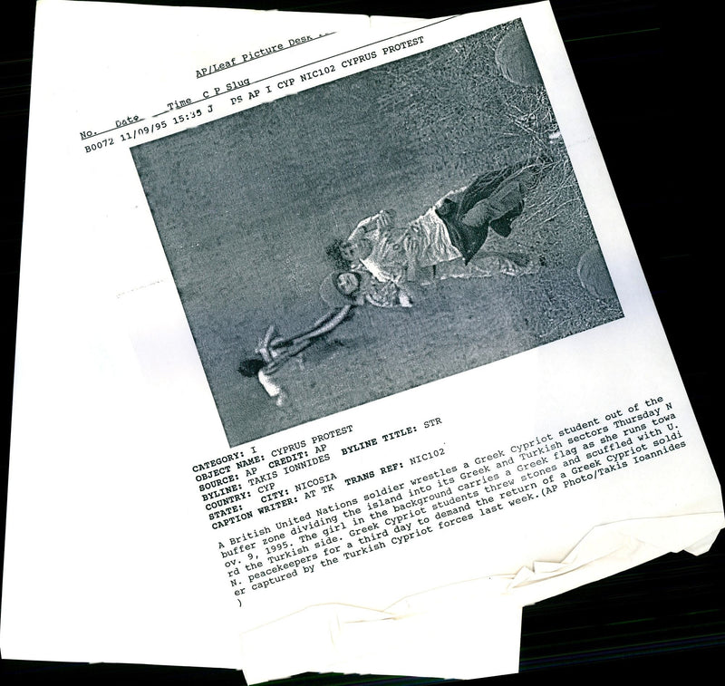 1995 GREEK CYPRIOT STUDENTS TAKIS IOANNIDES WRITER UNITED COUNTRY BRITISH TITLE - Vintage Photograph