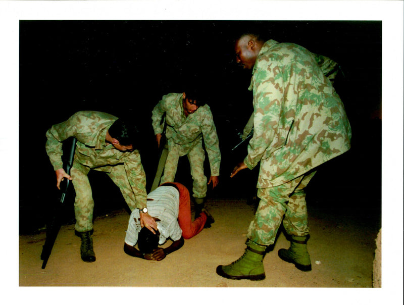 1994 LEAF PICTURE DESK PROOF ADIL BRADLOW WRITER DEATH CHARLES TITLE MEMBERS - Vintage Photograph