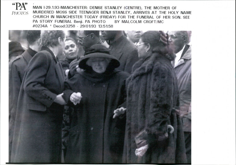 1993 DENISE STANLEY MOTHER PHOTOS MURDERED MALCOLM CROFT ARRIVES JOHN - Vintage Photograph