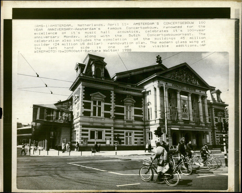 1988 AMSTERDAMS FAMOUS CONCERTGEBOUW CELEBRATED ITS VEAR BARBARA WALTON MUSIC - Vintage Photograph