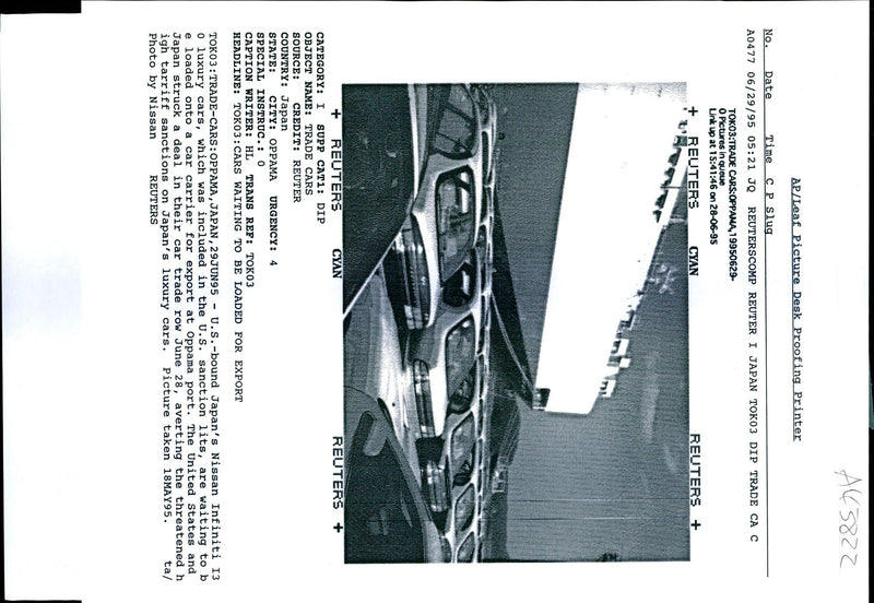 1995 BOUND JAPANS INFINITI LUXURY CARS ARE NISSAN REUTERS WRITER UNITED - Vintage Photograph