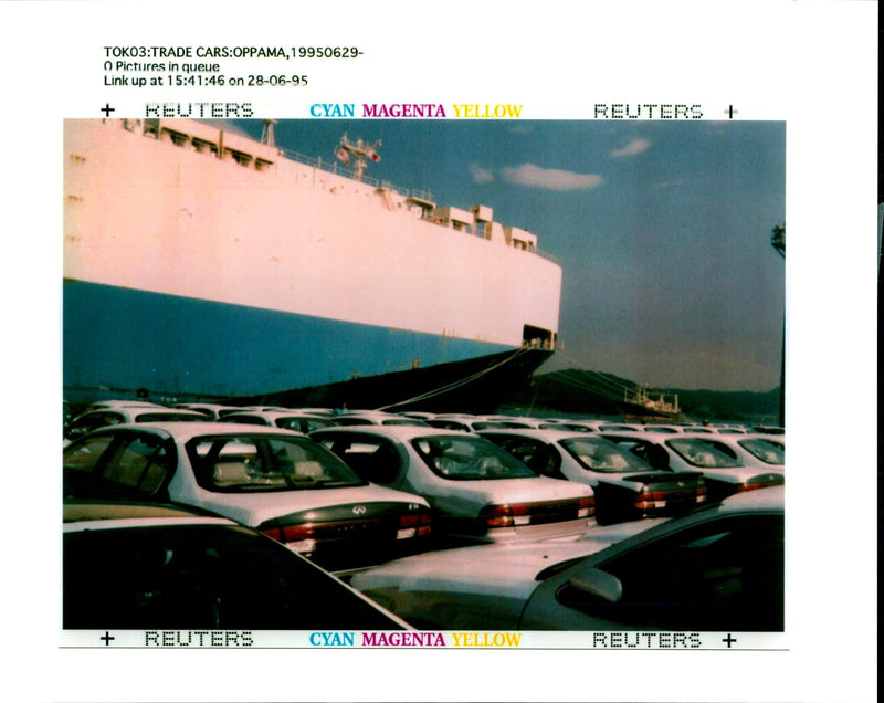 1995 BOUND JAPANS INFINITI LUXURY CARS ARE NISSAN REUTERS WRITER UNITED - Vintage Photograph