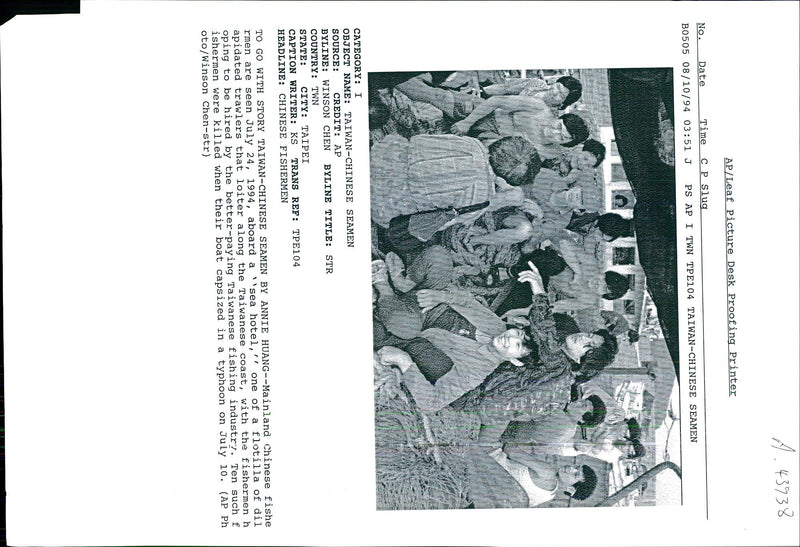 1994 MAINLAND CHINESE FISHE RMEN ANNIE HUANG CHEN TITLE WRITER CHINA COUNTRY - Vintage Photograph