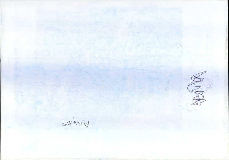 LATVIAN CITIZENS CONTINUE MAN BARRICADES EXPEC JANEK SOVIET RUSSIA ARMY - Vintage Photograph