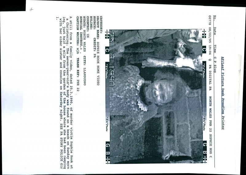 1995 SOPHIE HOOKS BODY WAS FOUND BEACH POLICE WRITER COUNTRY WALES FAMILY - Vintage Photograph