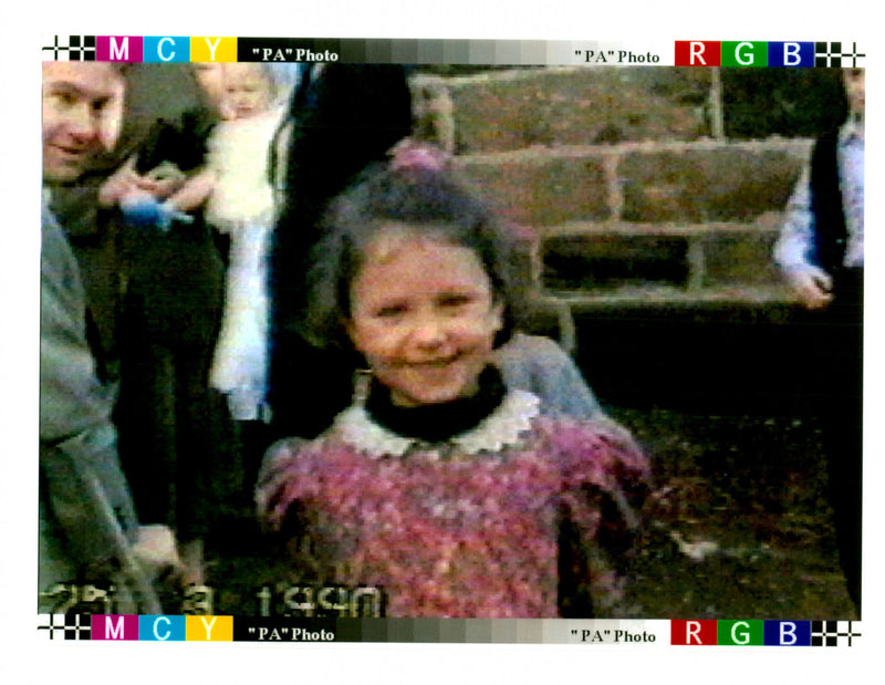 1995 SOPHIE HOOKS BODY WAS FOUND BEACH POLICE WRITER COUNTRY WALES FAMILY - Vintage Photograph