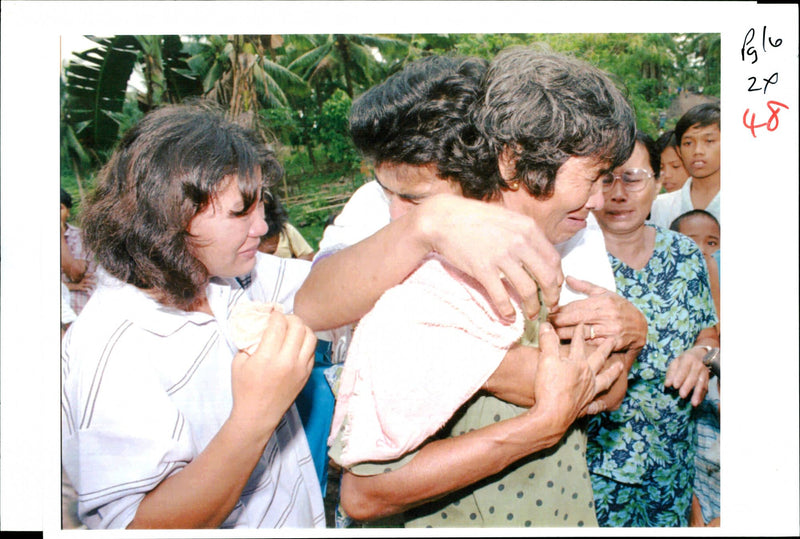 1994 THE DEAT TOLL LAST MONDAYS EXPLOSION INSIDE TITLE WRITER COUNTRY - Vintage Photograph