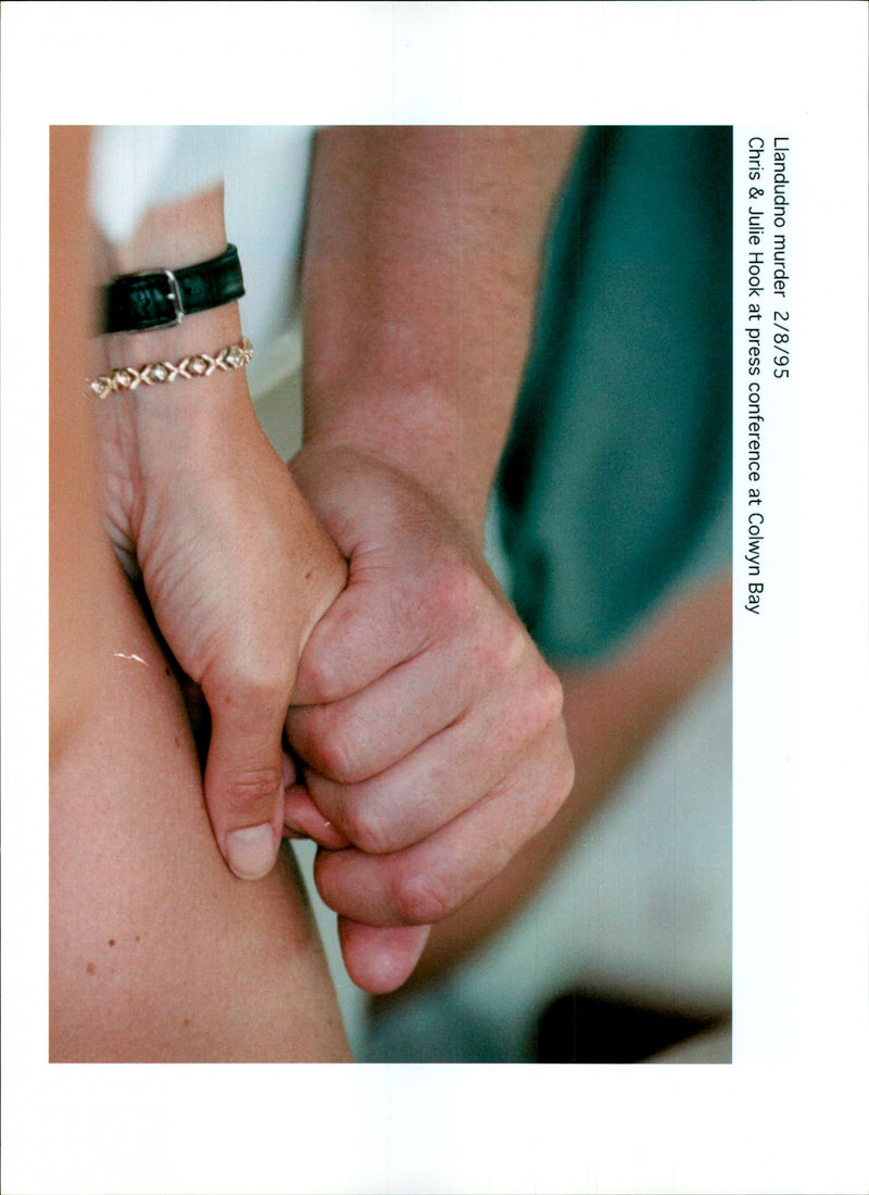 1995 LLANDUDNO MURDER CHRIS JULIE HOOK PRESS CONFERENCE COLWYN BAYA - Vintage Photograph