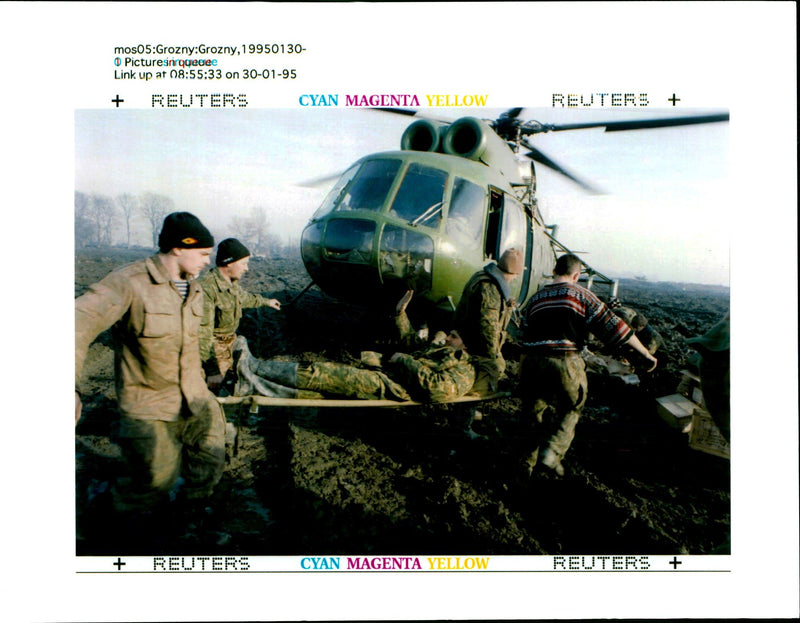 1995 RUSSIAN TROOPS CONTROL TWO THIRD GROZNY AND CONTINUE HIT RESIDE WRITER - Vintage Photograph