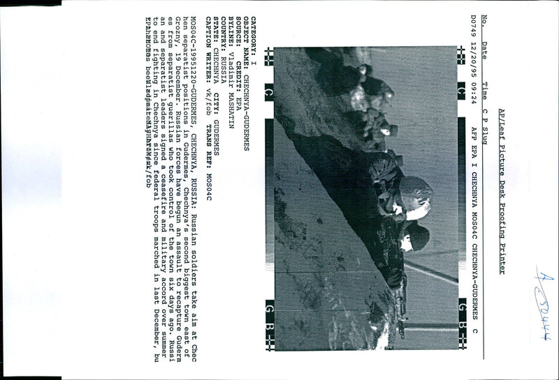 1995 AND LEAF PIC VLADIMIR MASHATIN RUSSI MILITARY RUSSIAN WRITER SECOND - Vintage Photograph