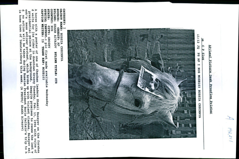 1996 AND LEAF PICTURE DESK PROOFING WRITER RUSSIAN PRESIDENT TITLE PALACE - Vintage Photograph