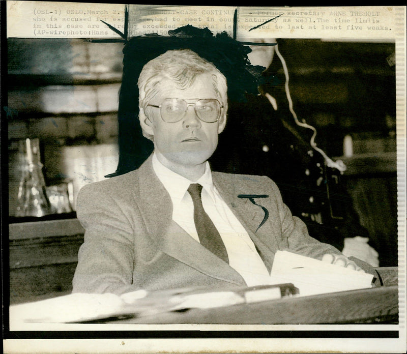 1986 HTI CASE CONTINUE SECRETARY ARNE TRIDHOLT WHO ACCUSED PUBLISHED WELL - Vintage Photograph