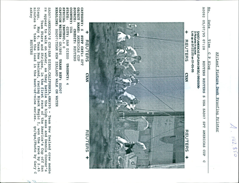 1995 TEAM NEW ZEALAND WIN THE FIRST RAE GARY USA SERIES WRITER RACING - Vintage Photograph