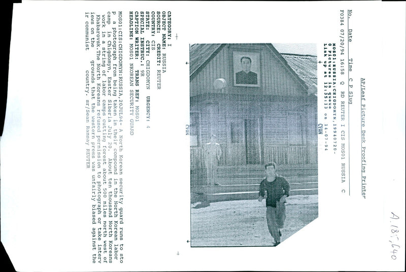 1994 LEAF PICTURE DESK PROOFING PRINTER AND WRITER PRESS RUSSIA COMMUNIST - Vintage Photograph