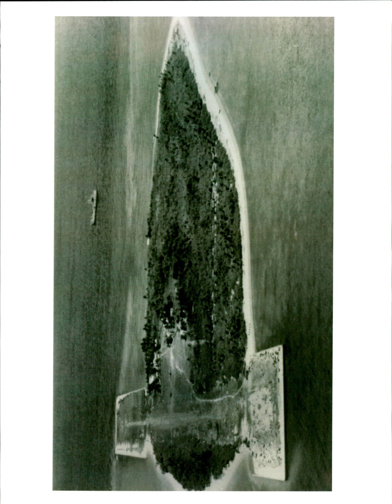 1995 AIRSTRIP RUNS ACROSS PAG ASA ISLET KYODO MILITARY WRITER CHINA TITLE - Vintage Photograph