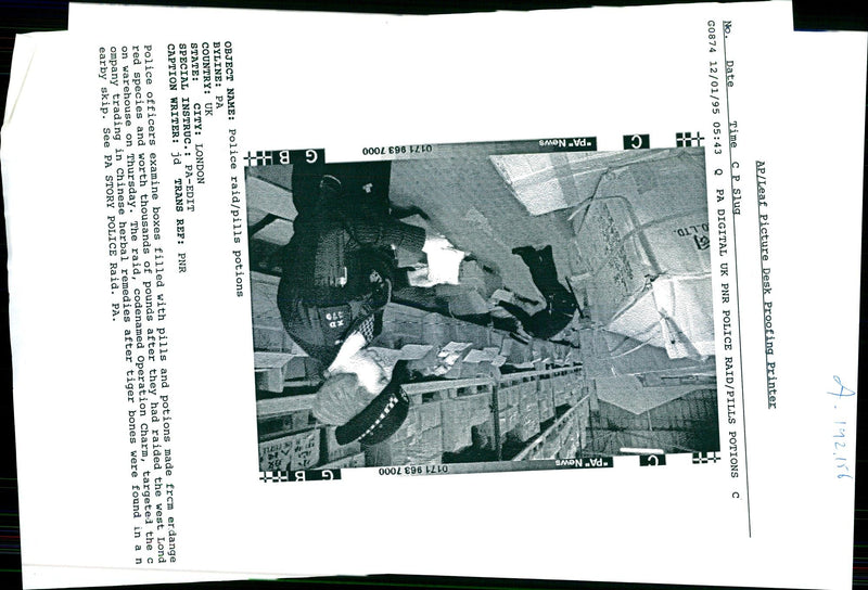 1995 THE RAID TARGETED OMPANY TRADING CHINESE HERBAL REMED POLICE WRITER - Vintage Photograph