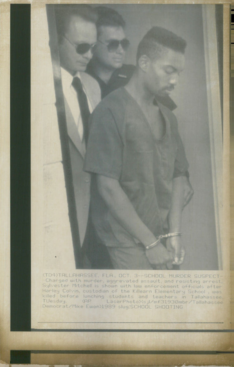 1989 SYLVESTER MITCHELL CHARGED WITH MURDER AGGRAVATED ASSAULT AND MIKE EWON - Vintage Photograph