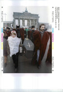 1995 TOUR LEAF PICTURE DESK PROOFING PRINTER DAT TOM WAR WRITER COUNTRY - Vintage Photograph