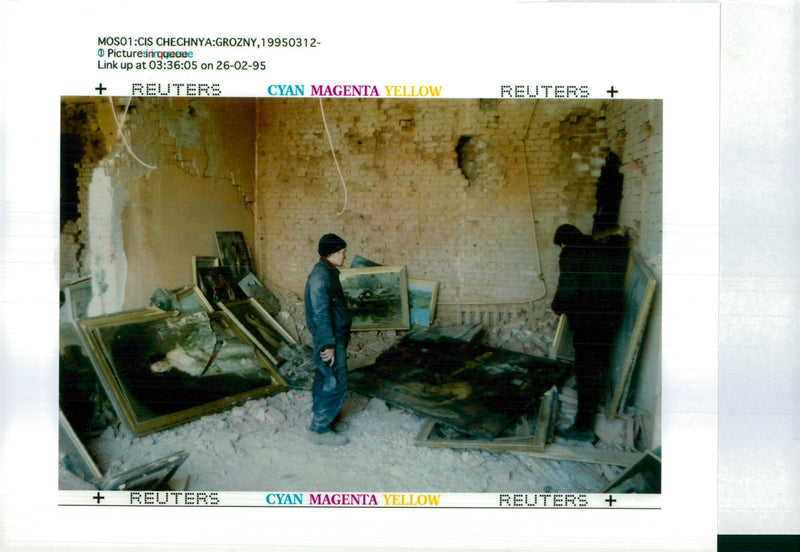 1995 TAKE ARENY LEAF PICTURE DESK PROOFING PARTNER ART RUSS WAR RUSSIAN WRITER - Vintage Photograph