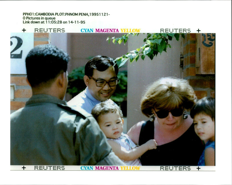 1995 LEAF PICTURE DESK DARREN WHITESIDE JANET MCDONNELL KING WRITER PRINCE - Vintage Photograph