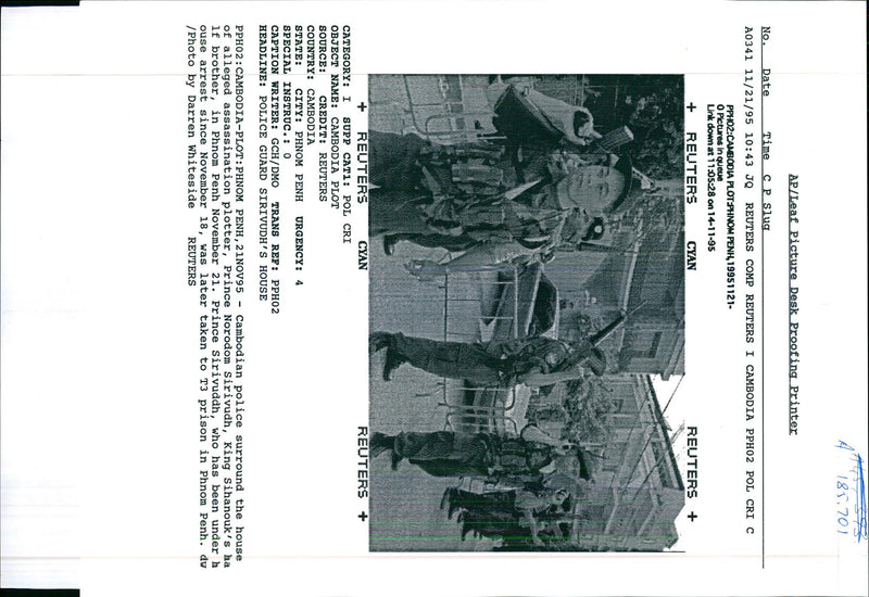 1995 CAMBODIAN POLICE SURROUND THE HOUSE DARREN WHITESIDE KING WRITER PRINCE - Vintage Photograph