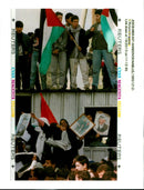 1994 PALESTINIAN CIVILIANS JIM HOLLANDER YASSER ARAFAT JEROS MILITARY WRITER - Vintage Photograph