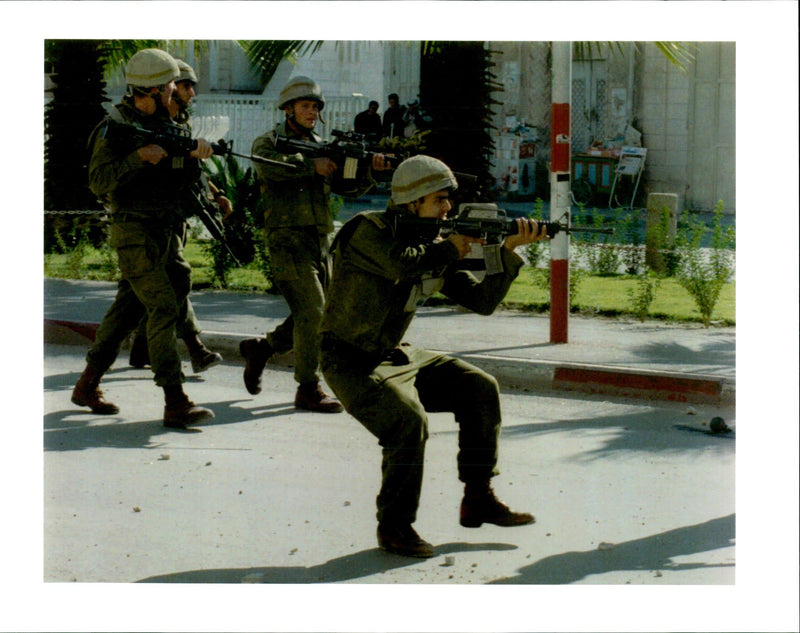 1995 LEAF PICTURE DESK PROOFING PRINTER SANTIAGO LYON TITLE WRITER COUNTRY - Vintage Photograph