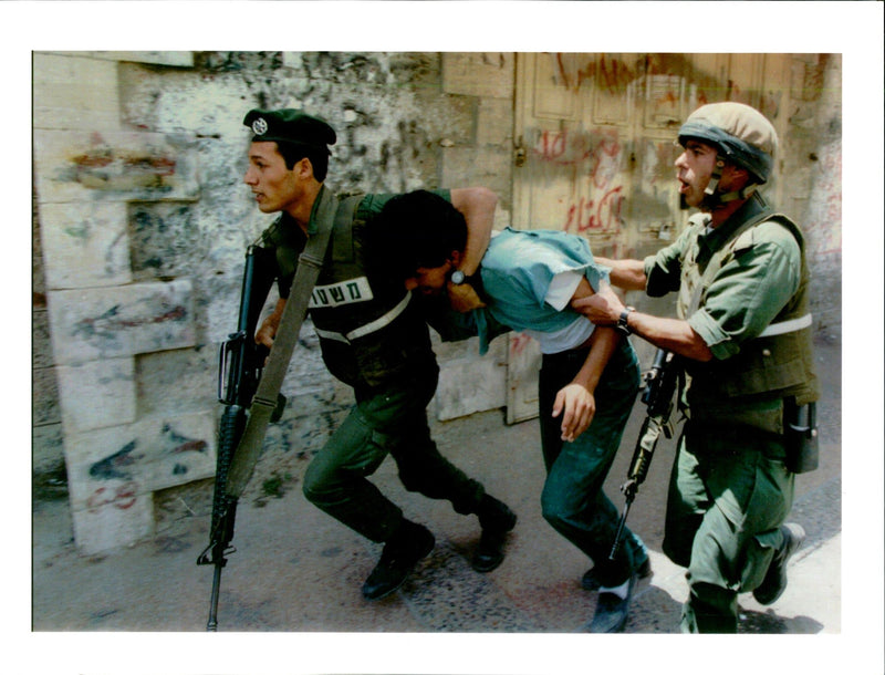 1995 CLASHES ERUPTED FOLOWING DEM EYAL WARSHAVSKY TITLE WRITER POLICE COUNTRY - Vintage Photograph
