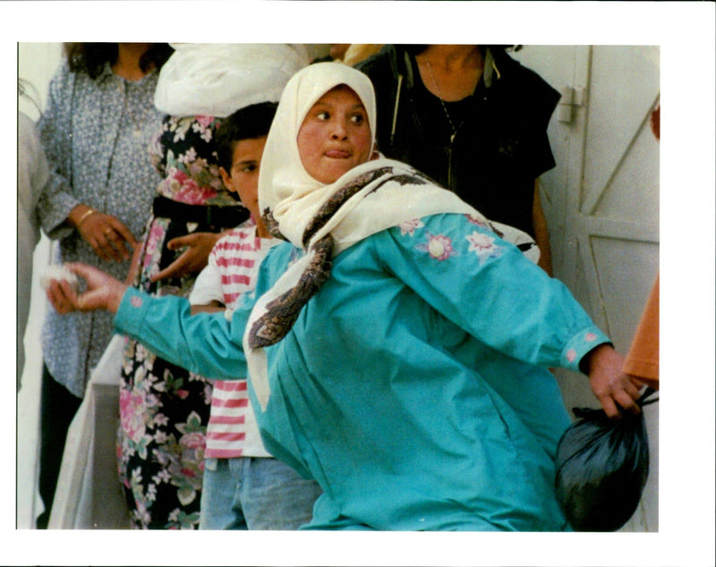 1995 CLASHES ERUPTED FOLLO WING EYAL WARSHAVSKY TITLE WRITER POLICE COUNTRY - Vintage Photograph