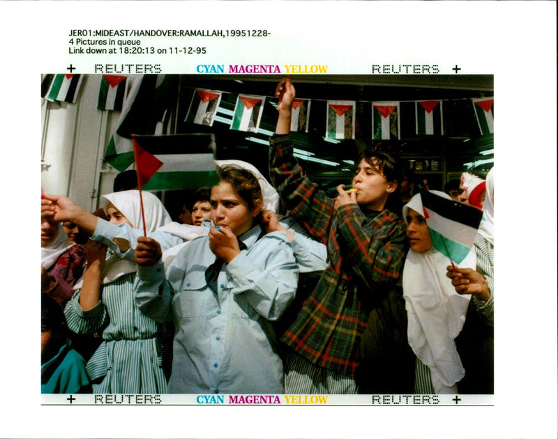 1995 ISRAEL COMPLETES ITS HANDOVER RULA HALAWANI JERO MILITARY WRITER COUNTRY - Vintage Photograph