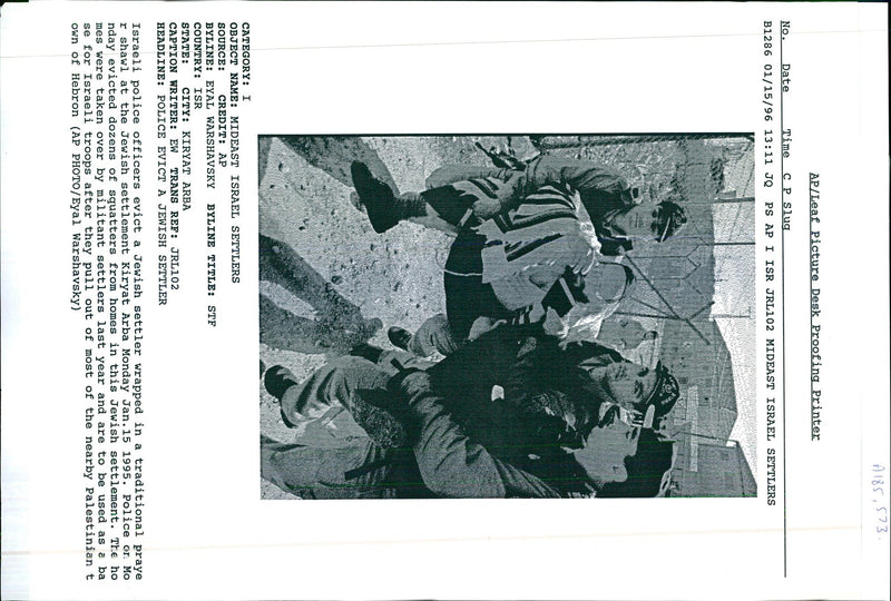 1995 LEAF PICTURE DESK PROOFING PRINTE EYAL WARSHAVSKY TITLE WRITER POLICE - Vintage Photograph