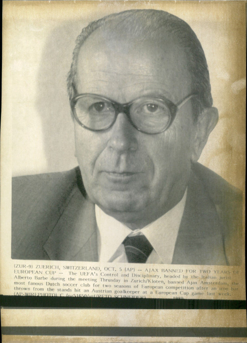 THE UEFAS CONTROL AND DISCIPLINARY BANNED AJAX AMSTE ALBERTO BARBE ITALIAN - Vintage Photograph