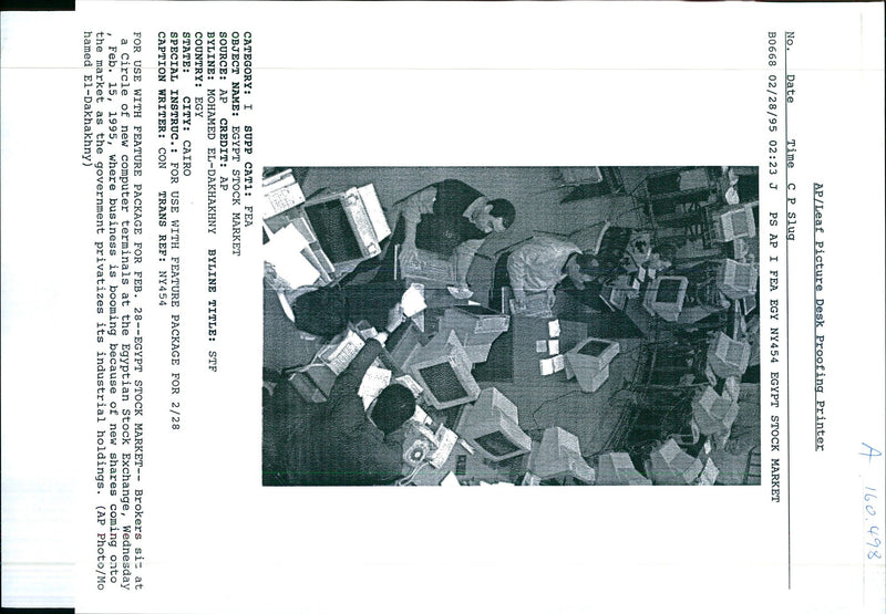 1995 BUSINESS BOOMING BECAUSE DAKHAKHNY MOHAMED TITLE WRITER COUNTRY - Vintage Photograph