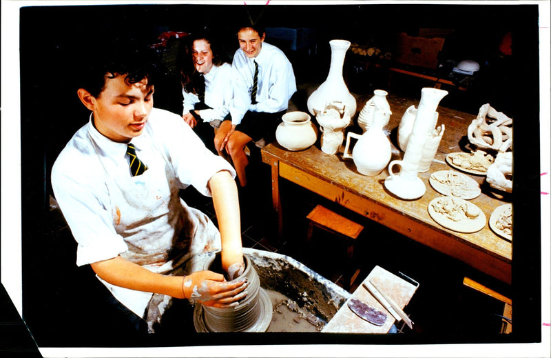 1992 ART DEPARTMENT NEWENT GLOUCEST BARRY MARSDEN MUSIC AIR WELL PUBLISHED - Vintage Photograph