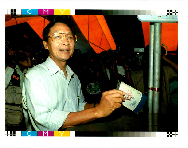 NGUYEN THI DOAN TONY PRIME FRANCIS SILVAN CHUAN WRITER COUNTRY MEMBERS - Vintage Photograph