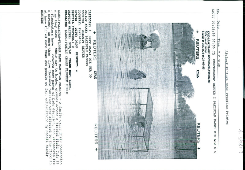 1995 FLOODWATERS HAVE COVERED MOST PARTS SOHAIL NASHIR WRITER COUNTRY FAMILY - Vintage Photograph