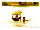 1995 FIVE THOUSAND FAMILIES WERE AFFECTED AND PEOPLE NAEEM TITLE WRITER COUNTRY - Vintage Photograph
