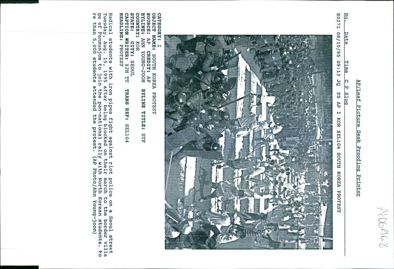 1995 THAN STUDENTS ATTENDED THE JOON POLICE WRITER NATIONAL RIOT TITLE - Vintage Photograph