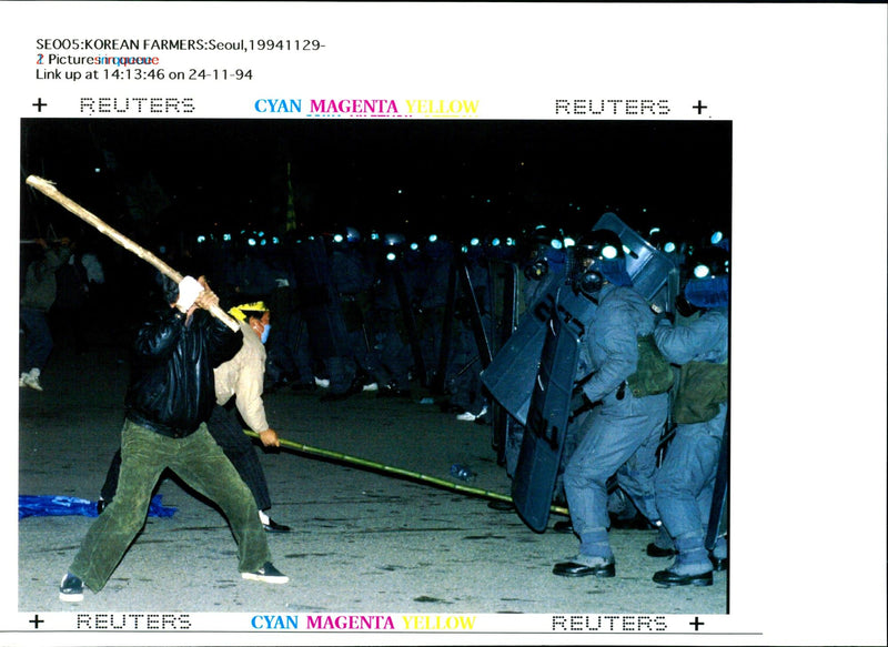 FARMERS MARCHED TOWARD THE NATIONAL ASSEMBLY PAUL BARKER POLICE WRITER - Vintage Photograph