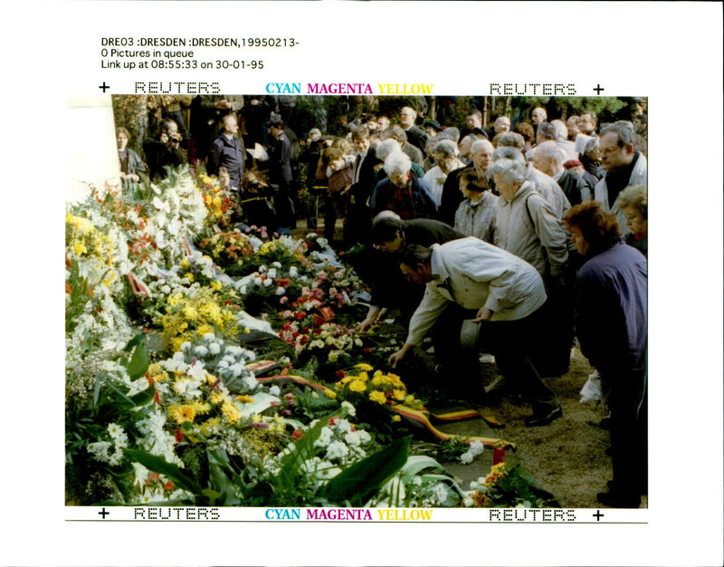 1945 LEAST NON SOM BATANTS WERE KILLED FABIAN AMERICAN AIR WRITER COUNTRY - Vintage Photograph