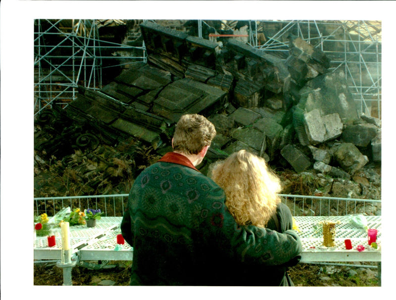 1995 THE DRESDEN FRAUENKIRCHE WAS JOCKEL FINCK AMERICAN WRITER DIED BRITISH - Vintage Photograph