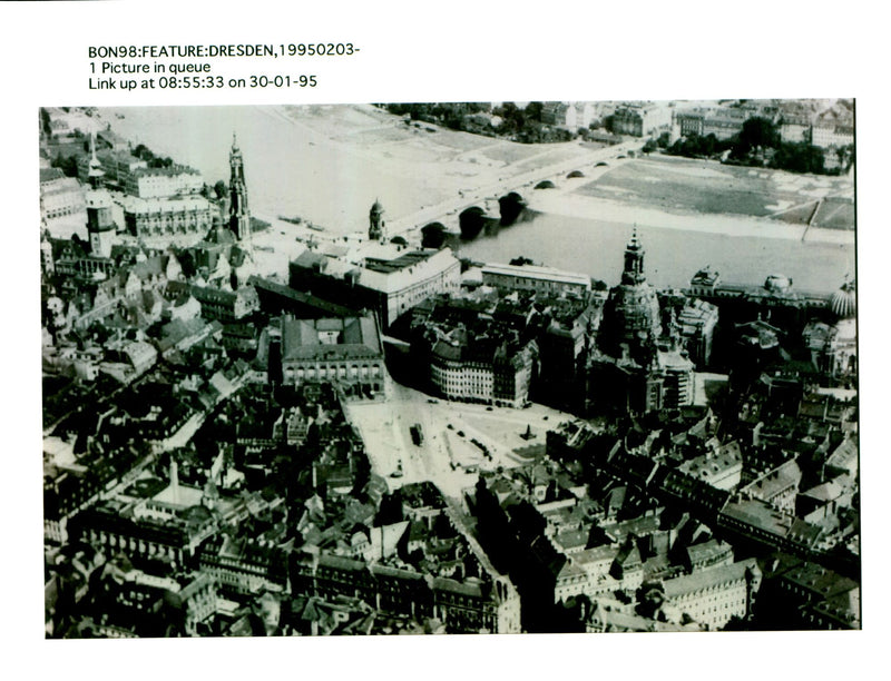 1995 DRESDEN WAS DESTROYED TWO WAVES BRITISH LANCAS KNOWN WRITER LADY ROYAL - Vintage Photograph