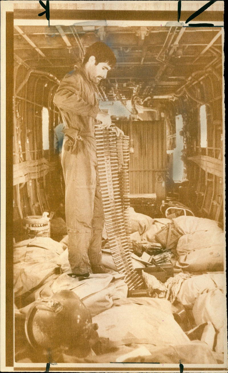 IRANIAN AIRMAN EXAMINING BELT MACHINE GUN AMMUNITION AMERICAN FORCE - Vintage Photograph