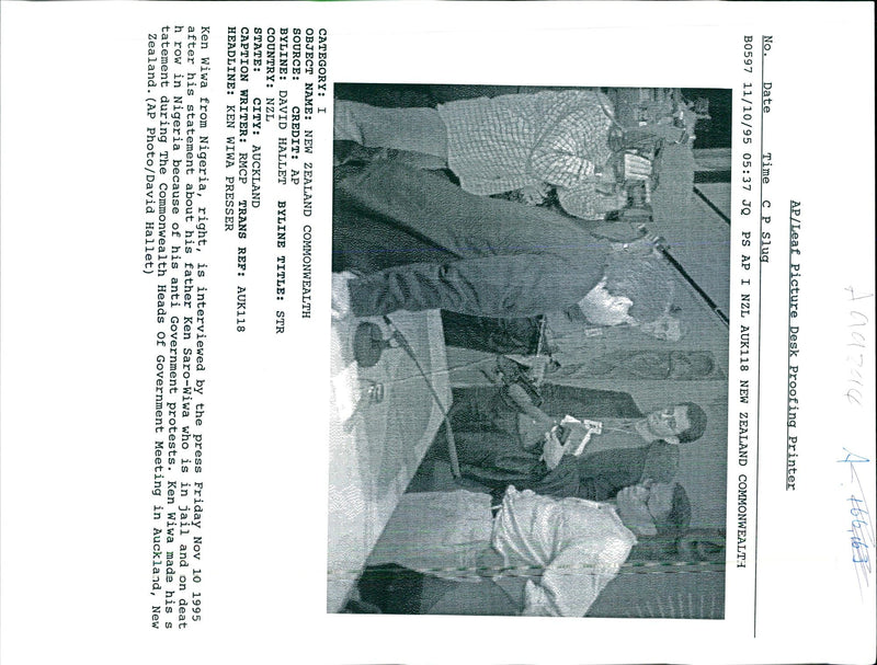 1995 KEN WIWA MADE HIS STATEMENT ABOUT FATHER TITLE WRITER PRESS DAVID - Vintage Photograph