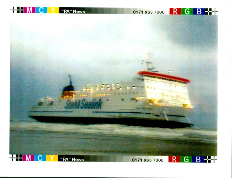 1995 BRITISH FERRY STENA CHALLENGER AGROUND OFF CALAIS THIS SHIP WRITER FRANCE - Vintage Photograph