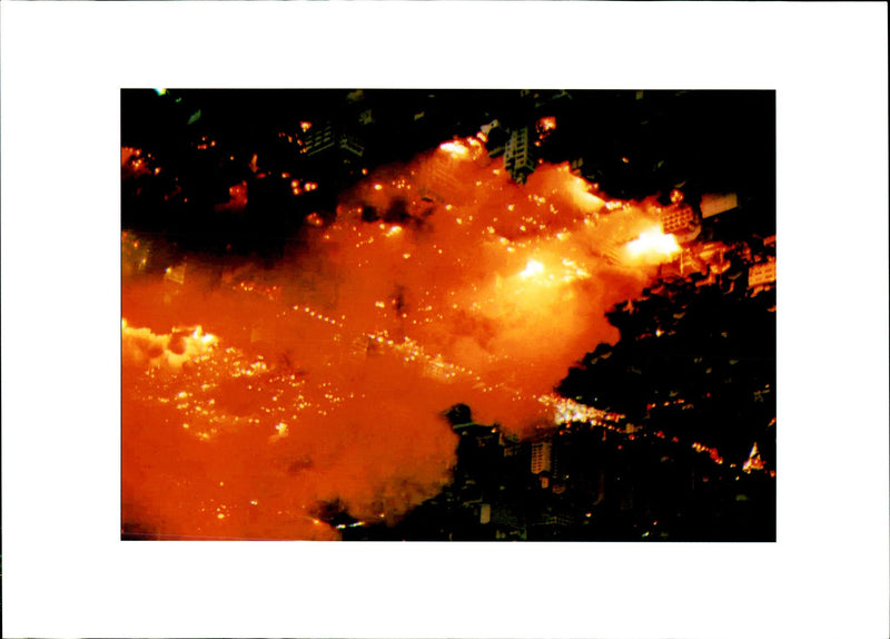 1995 AERIAL PHOTO TAKEN SHOWS FIRE RAGING OUT CONTROL TITLE WRITER COUNTRY - Vintage Photograph