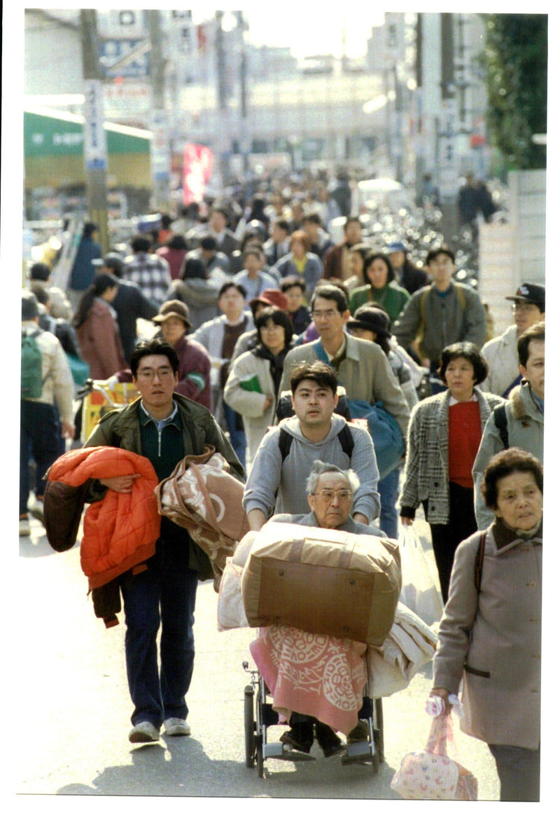 1995 SOME PEOPLE HAVE BEEN LEFT HOMELESS LOIS BERNSTEIN TITLE WRITER COUNTRY - Vintage Photograph