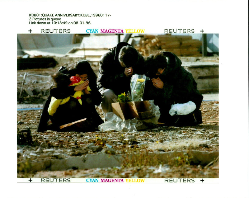 1996 TODAY MARKS THE FIRST ANNIVERSARY KIMIMASA MAYAMA WRITER COUNTRY FAMILY - Vintage Photograph